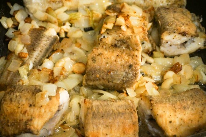 Как приготовить рыбу путассу пошагово с фото. Рецепты жареная на сковороде, запеченная по-корейски, в кляре, под сметаной