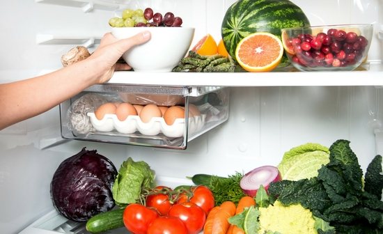 Сколько хранится арбуз целый?